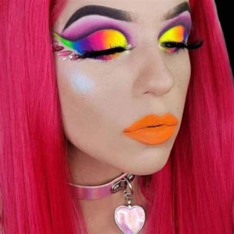 Maquillajes Coloridos Utilizando Los Pigmentos Neón Like Y Comparte