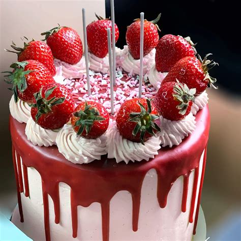 Strawberries And Cream Cake Recipe Food Cakes Cupcake Cakes Cupcakes