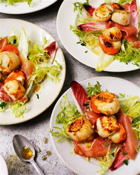 This one is almost too pretty to eat, especially when sprinkled with pimientos, fresh basil and parsley. Seared Scallops with Serrano Ham | Recipe - Easy Recipes