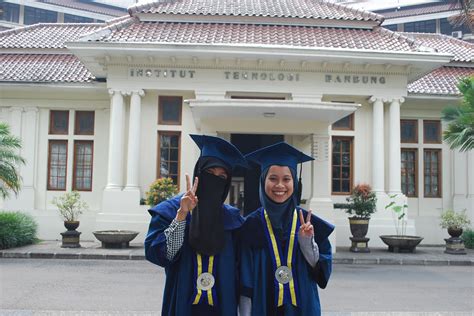 Berapa Biaya Kuliah Di Kelas Internasional ITB LKBB Indonesia College