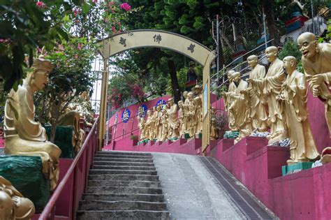 Trayectoria Al Templo De Shatin 10000 Buddhas Hong Kong Foto De