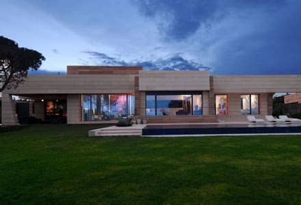 Ce frumoasa este casa lui Cristiano Ronaldo! Uite ce ...