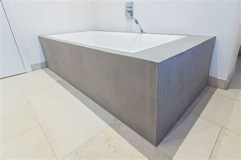 Massgefertigter wickelaufsatz fur badewanne tisch und. Badezimmer Spachtelbeton gespachteter Beton Dusche ...