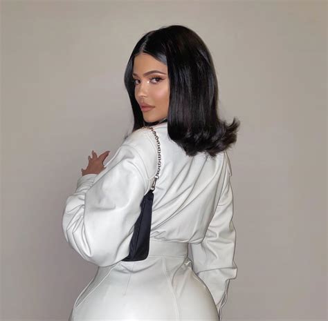 Kylie Jenner Shows Off New Look After Stylist ‘cuts Off All Her Hair Gossie