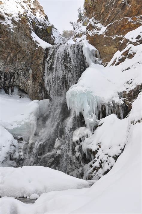 10 Gorgeous Frozen Waterfalls In Utah