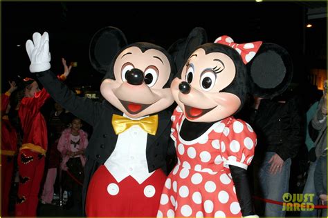 Minnie Mouse Ditching Iconic Red Dress For New Navy Pantsuit Photo 4695592 Disney Stella