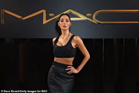 Nicole Scherzinger Flashes Her Very Toned Midriff In A Fendi Co Ord As