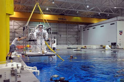 Astronauts Are Testing Nasas New Spacesuits Underwater As The Agency