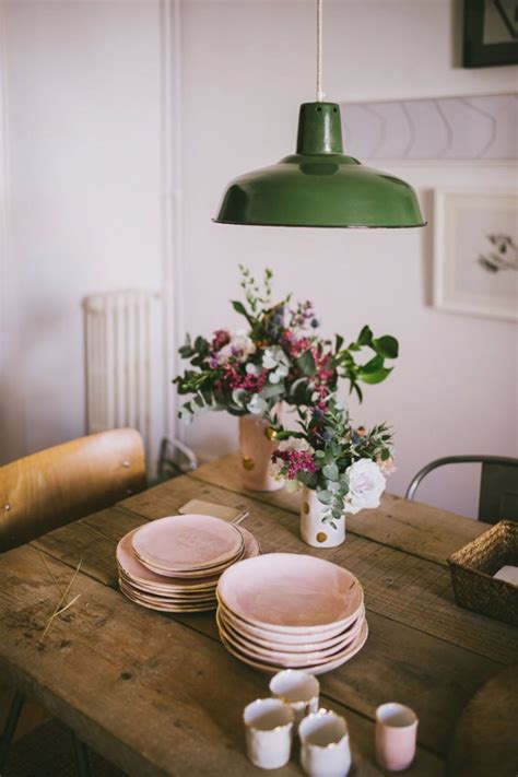 Some homes or apartments do not have a separate dining room, rather they have a small nook or extension off of the kitchen. 5 Chic Ways to Decorate Your Dining Room Table - Dining ...