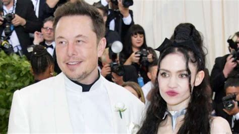 Elon Musks Ex Girlfriend Takes A Dig At Mark Zuckerbergs Metaverse