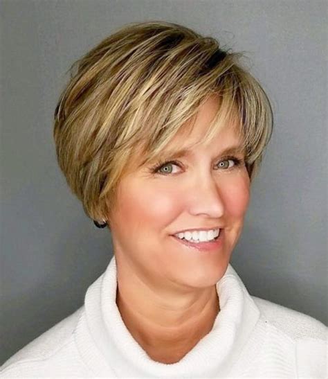 90 classy and simple short hairstyles for women over 50 finetoshine