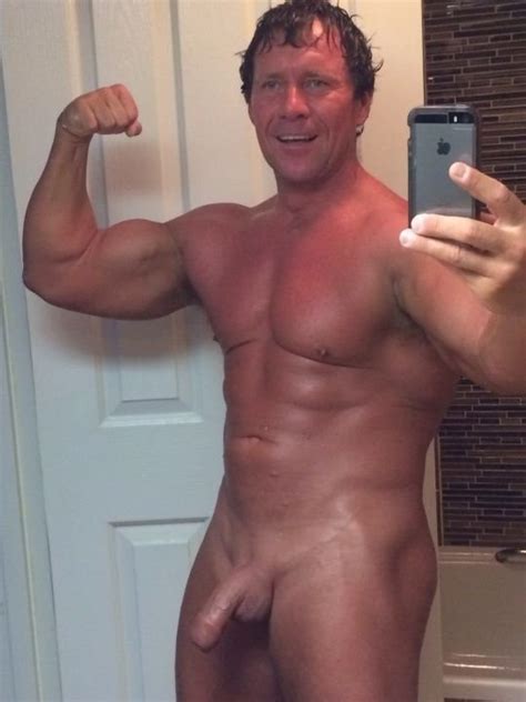 Hottest Muscle Uncut Daddy Phnix