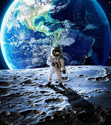 Astronaut On The Moon Astronauts On The Moon Astronaut Earth From