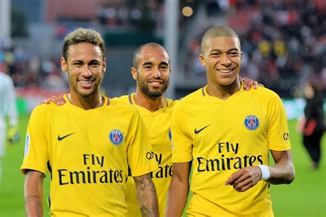 The hosts start off on the right foot as united suffer another defeat early on in the season. Foot PSG - PSG : Mbappé décrypte les larmes de Neymar, c ...