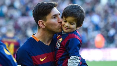 El hijo de Lionel Messi ya juega en el Barcelona | Sopitas.com