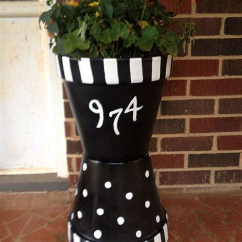 33 Dreamy Front Door Flower Pots Design Ideas To Increase Your Home Beauty