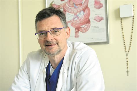 Dr Med Ivica StojanoviĆ Karcinom Debelog Crijeva Pogađa Sve Mlađe