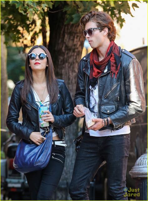 Pierson Fode And Victoria Justice Kissing
