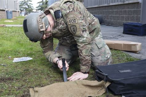 Dvids News Know Your Army Explosive Ordnance Disposal Technician
