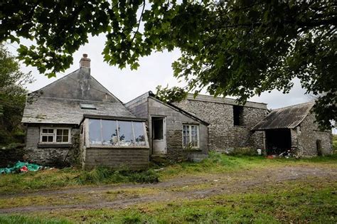 Take A Look Around This Eerie Abandoned Farmhouse Left Untouched For