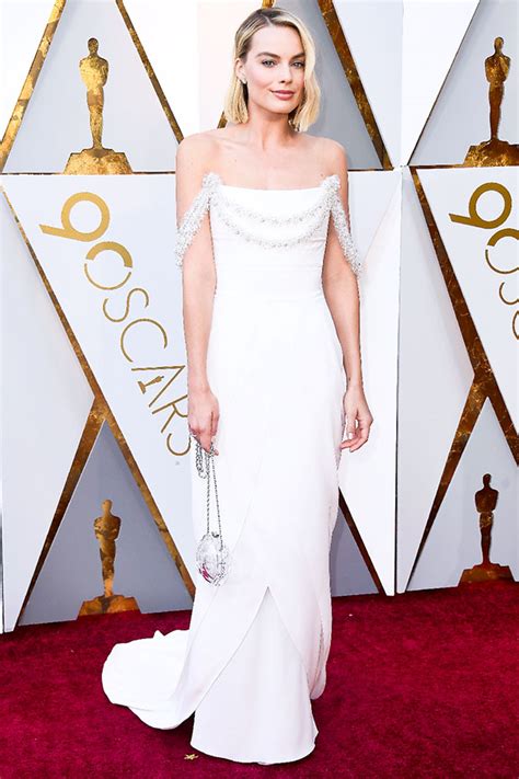 Margot Robbies 2018 Oscars Dress