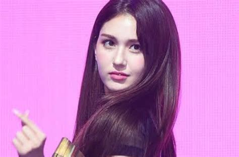 Se Reporta Que Jeon Somi Ya Se Prepara Para Su Regreso Pronto