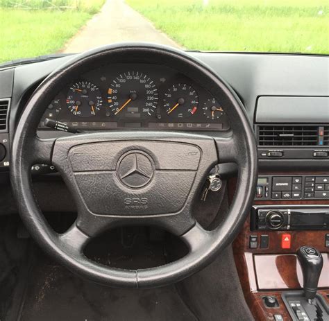 Mercedes r129 top latch removal. Der Mercedes SL (R129) bietet heute noch viel Luxus - nur ...