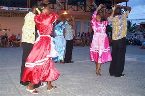 Los 5 Bailes Típicos De La Región Insular Más Populares Lifeder