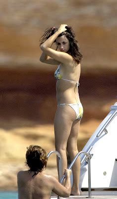 Penelope Cruz Is Hot In Two Piece Bikini