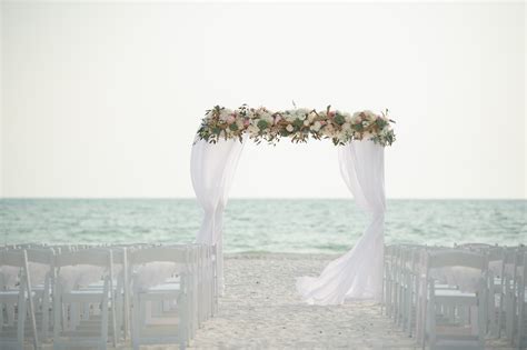Arch & Floral courtesy by Life of the Party Photo courtesy by Luminaire Foto | # ...