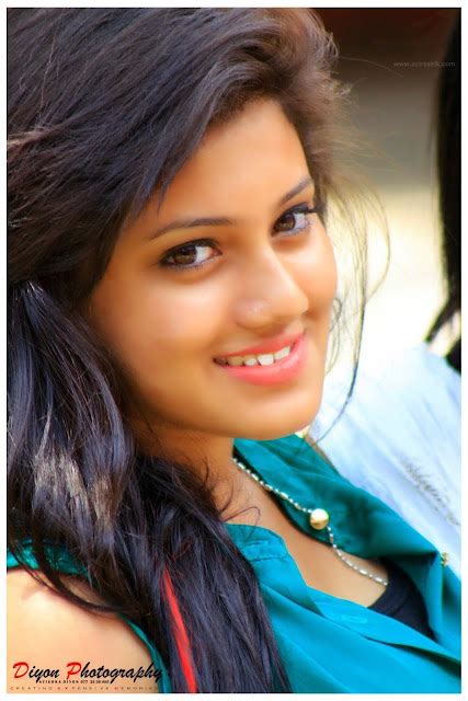 Hot Sri Lanka Actress Shanudri Priyasad New Photos ~ Gossip Home