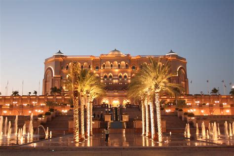الغروب لفندق قصر الإمارات المرسال