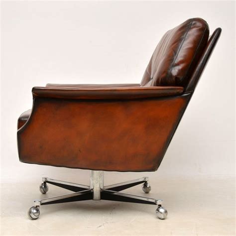 Vintage armchairs give you a unique story, offer the perfect look to complete your home, and allow you to find something one of a kind. Antiques Atlas - Pair Of Vintage Leather & Chrome Swivel ...