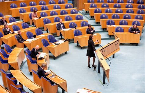 Daarna kijkt de kiesraad hoeveel keer de partijen de kiesdeler hebben gehaald. Liveblog: Tweede Kamer behandelt landbouwbegroting ...