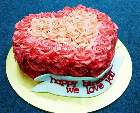 These lovely happy birthday cake pictures are for your lover. allcupcakestory: Rosette Love Birthday Cake
