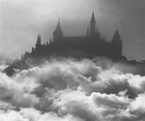 Imagen De Beautiful Foggy And Dark Castle In The Sky Clouds Castle