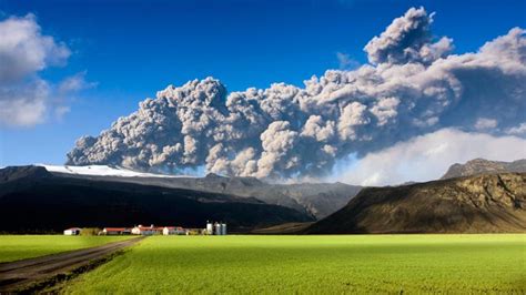 Live Video Of Icelands Bardarbunga Volcano Currently Erupting Beneath