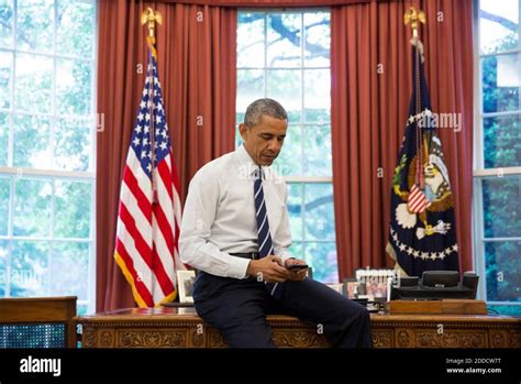 Oval Office White House Desk Fotos Und Bildmaterial In Hoher