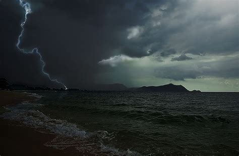 Lightning Storm Over The Ocean Ocean At Night Ocean Storm Pictures
