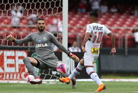 Por outro lado, o primeiro clássico do técnico hernán crespo pelo time do morumbi foi justamente contra o santos, em uma vitória por 4 a 0, em casa. São Paulo x Santos: 5 fatos para ficar de olho no clássico ...