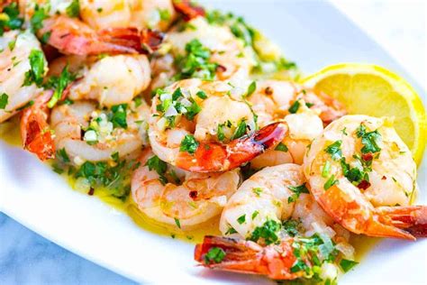 Ladle the shrimp and sauce over the rice and garnish with the parsley. Quick and Easy Shrimp Scampi | Recipe in 2020 | Easy ...