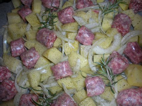 Salsiccia con patate al forno - Cuoci e Scuci