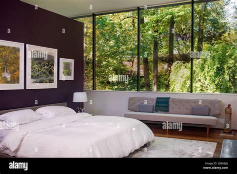 Contemporary Master Bedroom Stock Photo Alamy