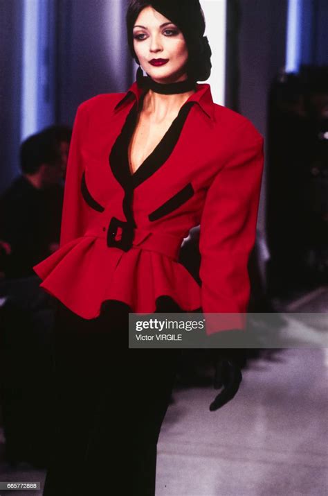 A Model Walks The Runway At The Thierry Mugler Ready To Wear Photo D