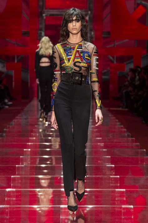 VERSACE FALL WINTER 2015-16 WOMEN'S COLLECTION | The Skinny Beep