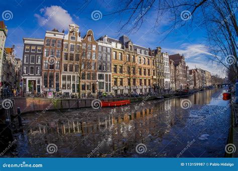 Amsterdam Nederland 10 Maart 2018 Huizen En Boten Op Het Kanaal Van