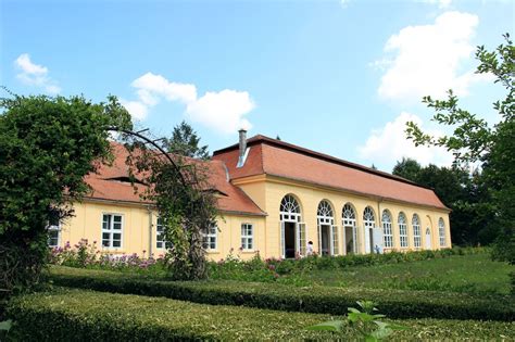 Camerele sunt situate în diverse clădiri de pe domeniul palatului. Castelul Brukenthal, Avrig