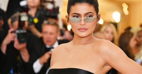 Kylie Jenner Fans Started A Gofundme Page To Make Her A Billionaire Maxim