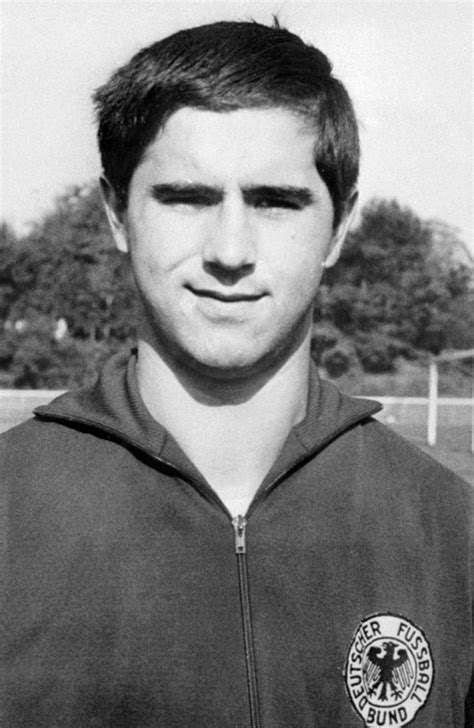 Former west germany striker gerd mueller, one of the game's greatest goalscorers who was nicknamed bomber der nation, has died at the age . Gerd Müller - der Bomber der Nation