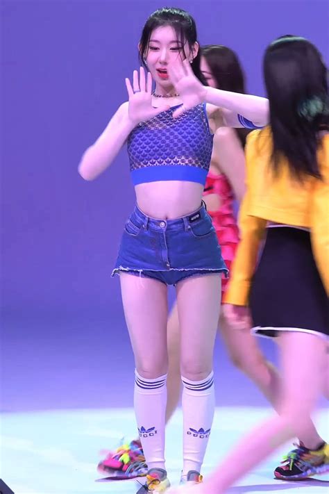 Itzy Body Goal Korean Girl Asian Girl Stage Outfits Body Goals